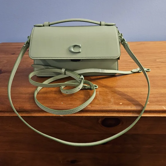 Coach Juno bag in pistachio!